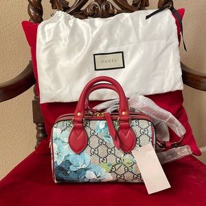 Super cute brand new Gucci floral mini bag